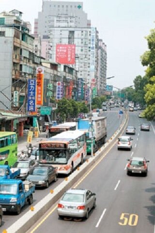 「林三淡」被視為北台灣三大房市高風險區，但三峽北大特區開發已逾9成，業者認為已近「過關」。圖為三峽區復興路。(
記者楊光昇／攝影)