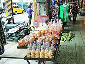 成功陸橋下「攤販多到嚇死人」今起嚴取締