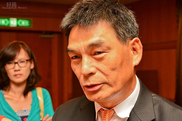 戴德梁行董事總經理顏炳立認為,沒有打不下來的房價,但政策干預太多,房市就像被人下了藥。(好房News記者 陳韋帆/攝影)