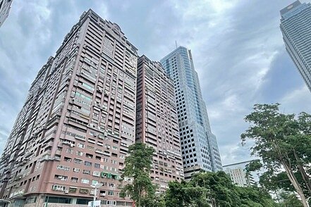 高雄近一年熱門中古社區,由位屬亞灣區「新光諾貝爾大廈」奪冠。圖/台灣房屋提供