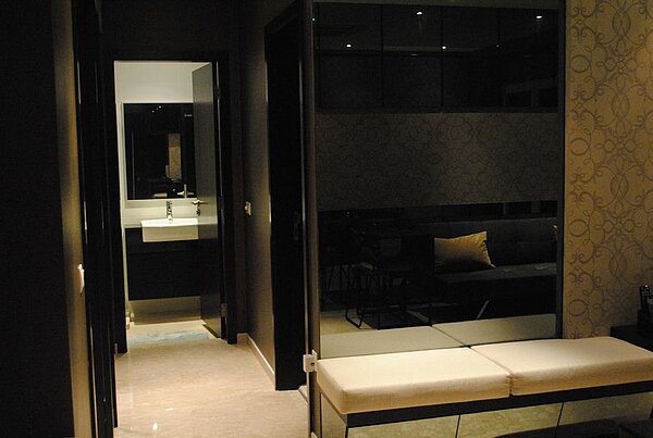 3.先前打算自住的中古屋,保留原屋主的現代風裝潢。