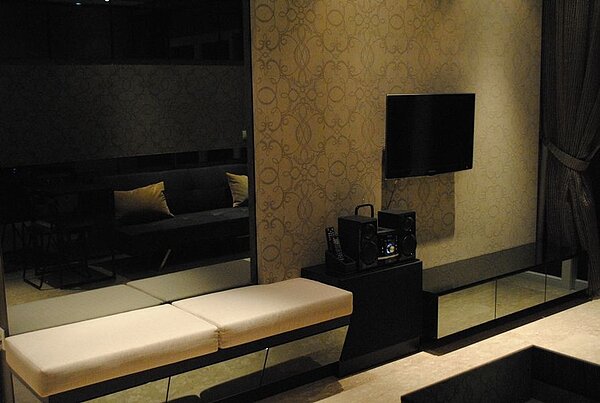 3.先前打算自住的中古屋,保留原屋主的現代風裝潢。