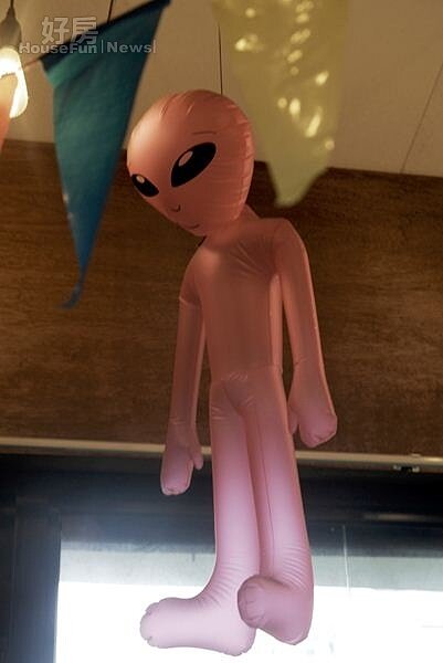 6.在這個搞怪空間，外星人也來湊一腳。
