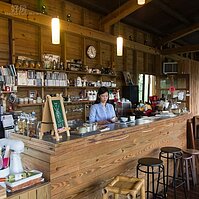 離開冷氣房到淡水隱藏版老屋中喝咖啡