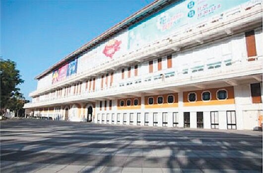 原中山足球場二、三樓目前約有7000坪閒置空間,將提供國發會打造「國際創新創業群聚」,活化使用。