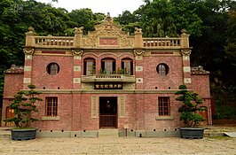 郭氏古宅正面樣貌。較為特別的則為二樓窗戶並非傳統方形設計，而是圓形。