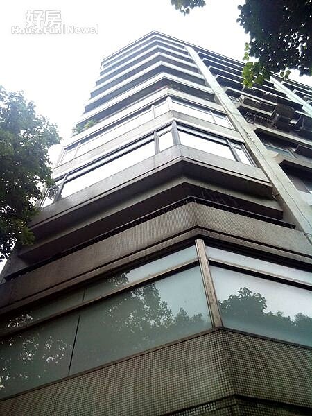 
4視野正對國父紀念館的「逸安」，是大陸工程在逸仙路的知名建案。