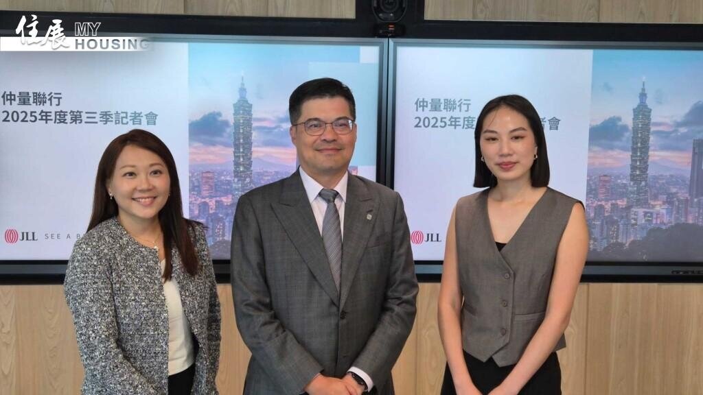 侯文信（圖中）表示，第3季可定義為「回溫的市場」。圖／朱福山