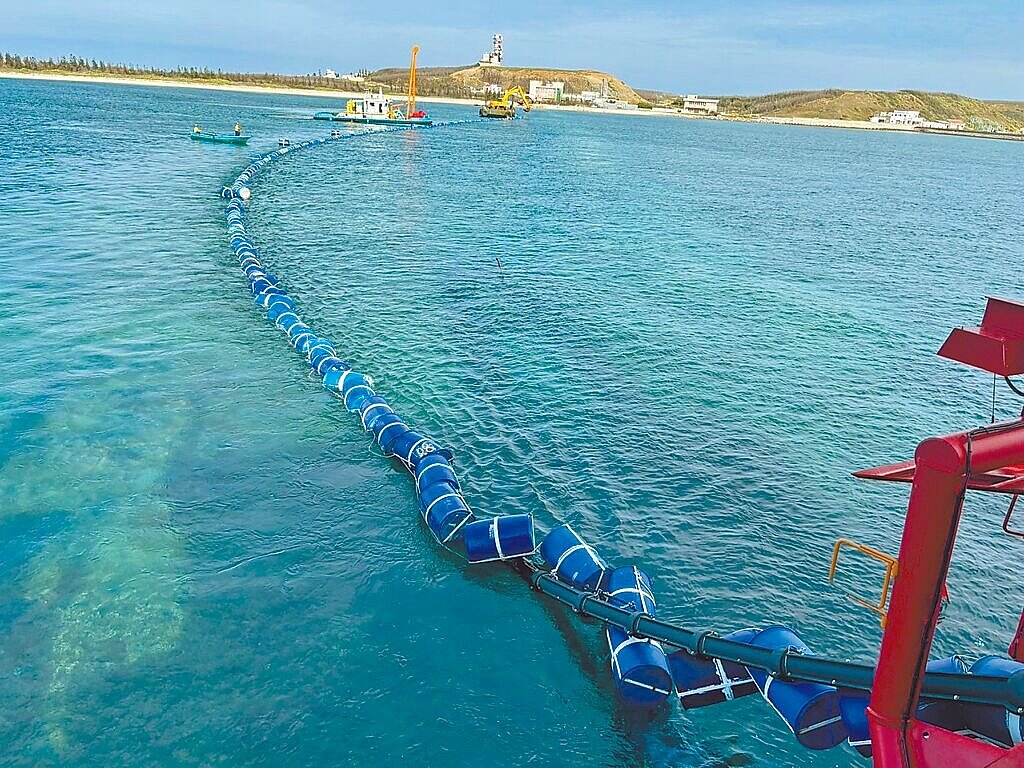 全線總長達9.405公里的台電「風櫃─桶盤─虎井及望安─將軍」海底電纜,1日啟用。圖/台電提供