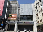 嘉市老書局「鴻圖書局」熄燈1年　王品集團2品牌承租進駐美食市場競爭