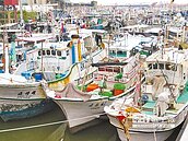 麥德姆來襲　300漁船躲進東港