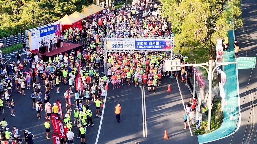 第四屆「內湖鐵人白石湖路跑」於 9 月 21 日在碧山露營場活力開跑。