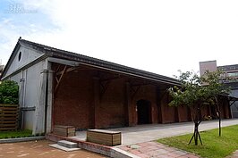 紅色磚塊所組成的A倉，是整個園區中最顯眼的建物。