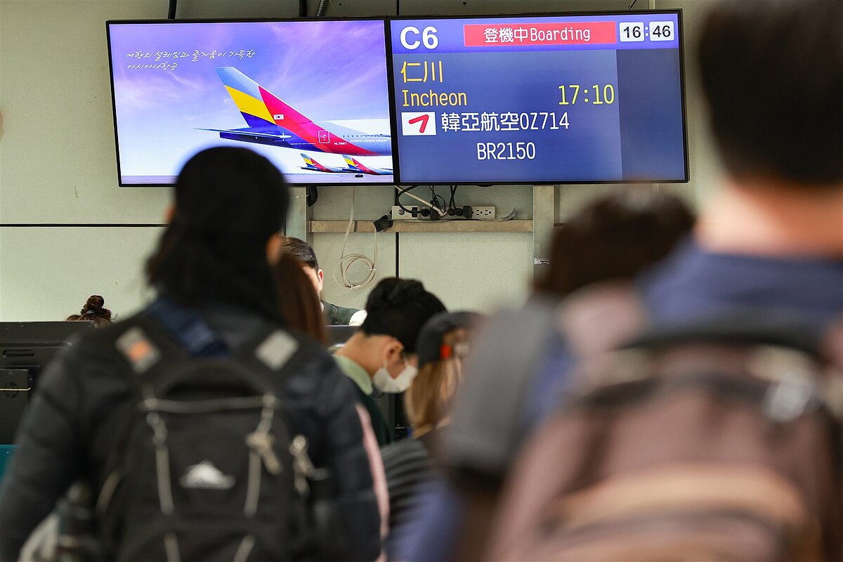 南韓全國機場勞工聯合會宣布展開罷工行動，包括仁川國際機場、金浦機場等15座機場，一路持續至中秋假期。圖為搭機前往南韓仁川機場旅客等待登機。聯合報系資料照片 