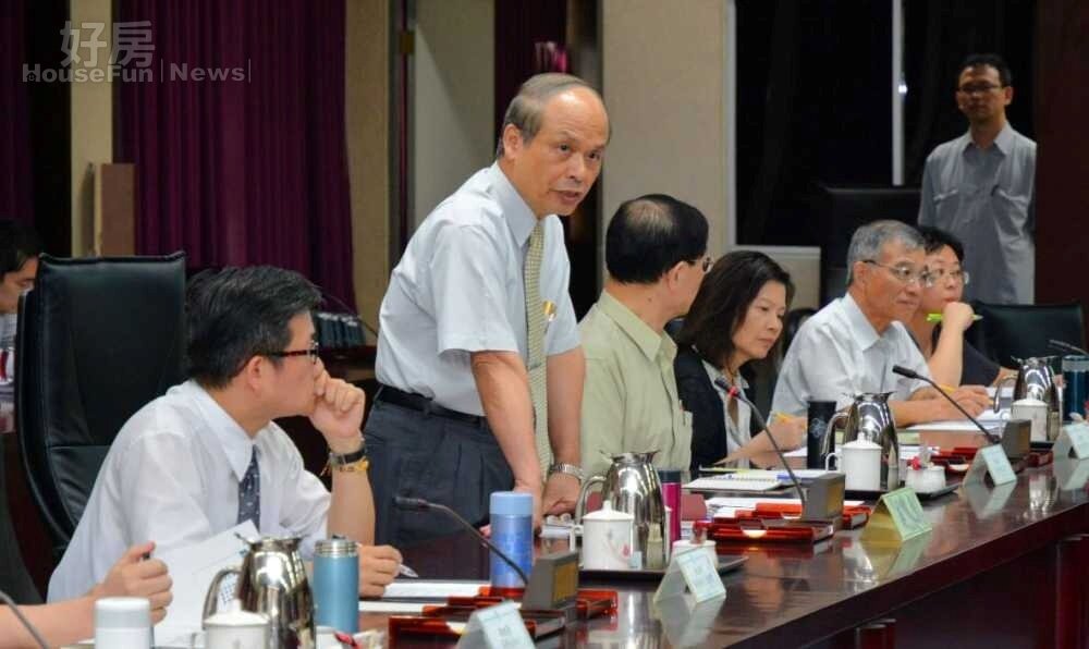 房地合一座談會,聚焦實價課稅。站立者為財政部長張盛和。(好房News記者陳韋帆/攝影)