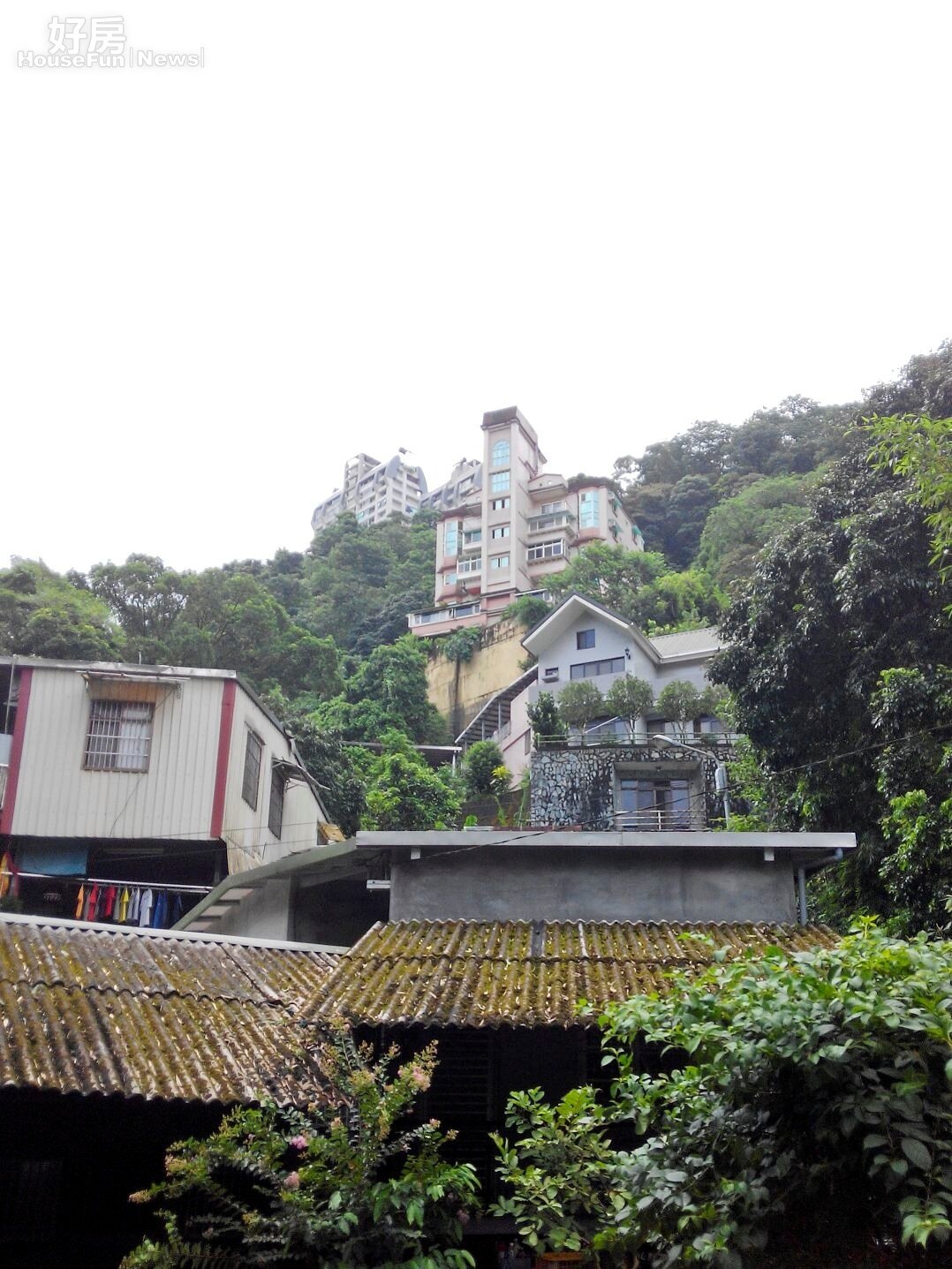 新店區寶橋路附近有許多陽光屋。(好房News記者 陳韋帆/攝影)