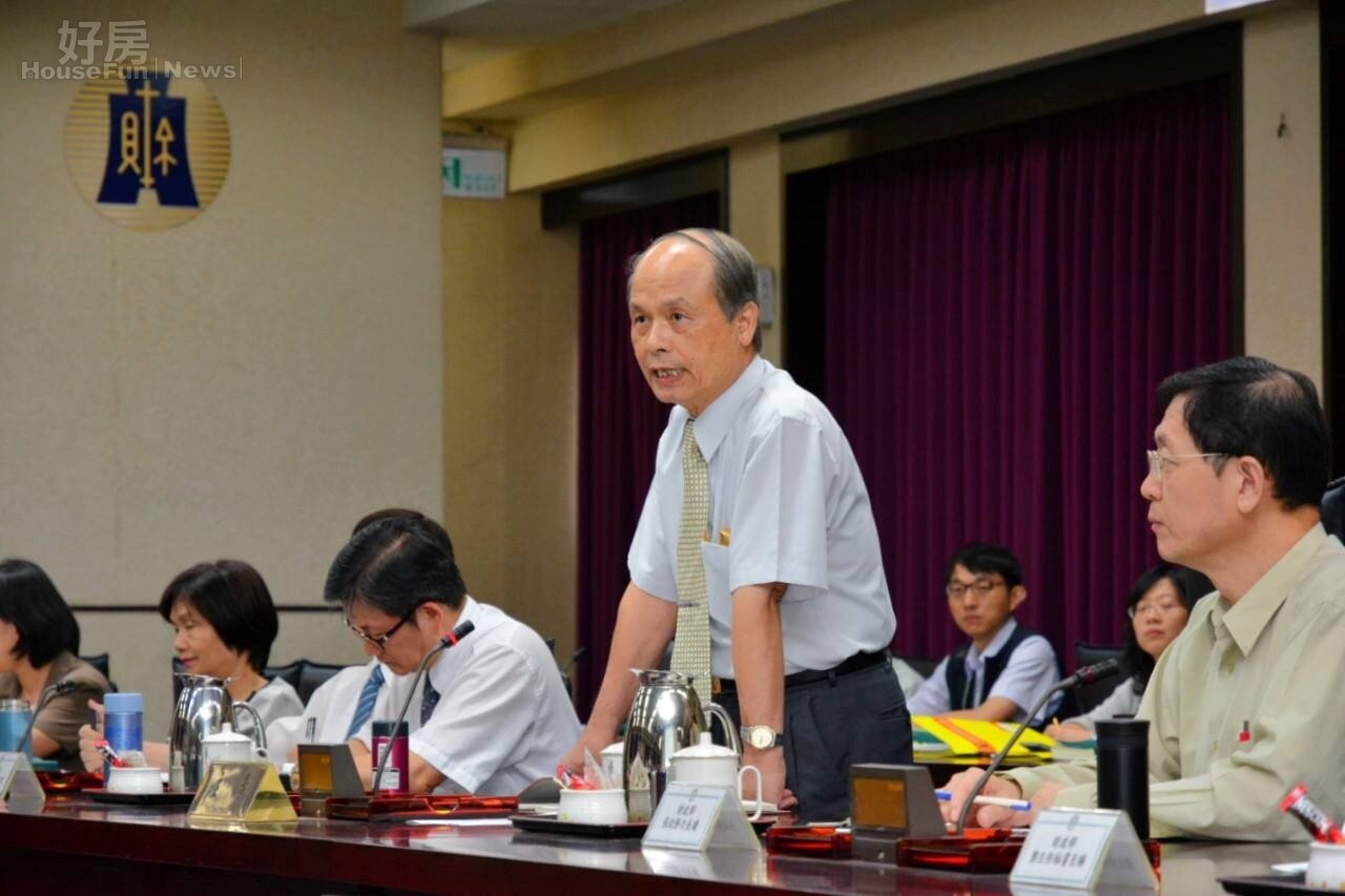 房地合一座談會,聚焦實價課稅。站立者為財政部長張盛和。(好房News記者 陳韋帆/攝影)