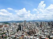 看跌成房市最大公約數！2025年交易量恐跌破27萬棟大關　房仲：「降價促成交」仍是關鍵