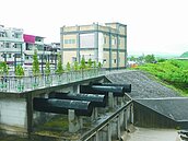 旗山火車站淹水了　抽水站還不動