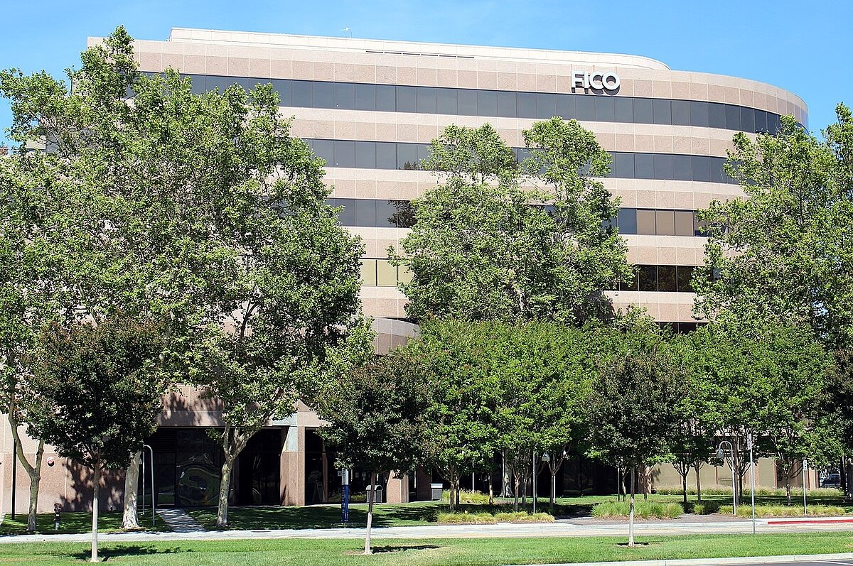 美國信用評分模型業者Fair Isaac公司（FICO）計劃改革信用評分事業，將直接出售信用分數給抵押貸款放款業者與經銷業者。圖／維基百科