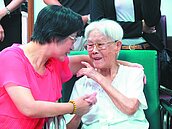 改造病房成忘憂園　「薛大媽」榮退