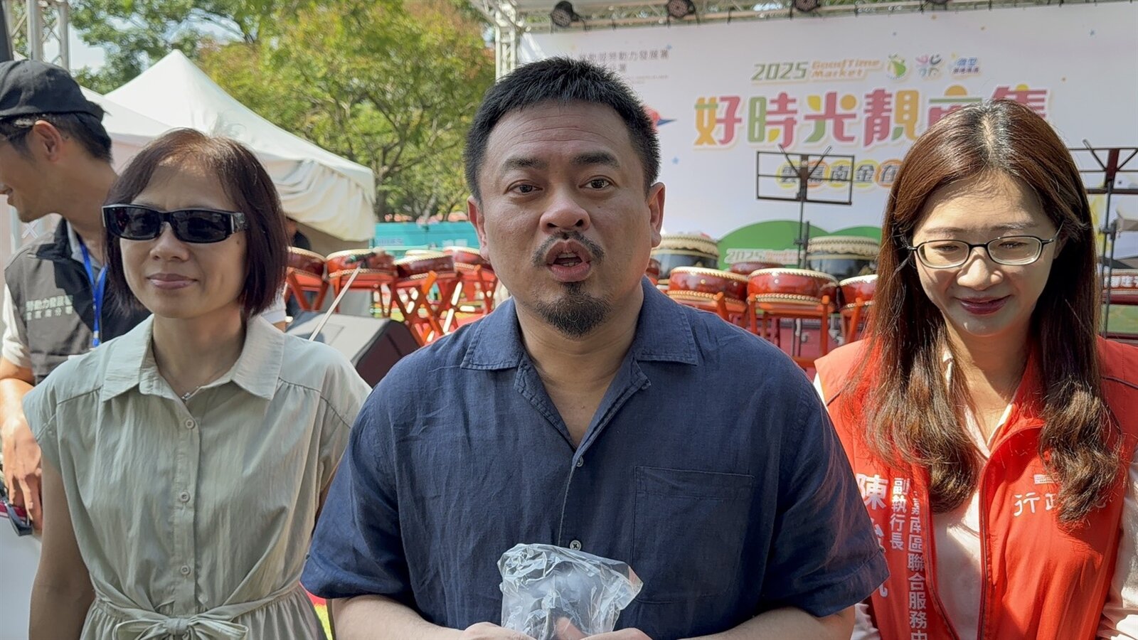 勞動部長洪申翰(中)今表示,減班休息人數確實還在增加,但有趨緩,後續面對國際經貿情勢的不確定性,會全力以赴用各種方式,穩住勞工及產業。記者陳雅玲/攝影