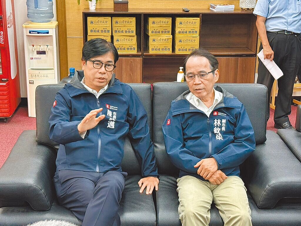 高雄市長陳其邁(左)3日表示,中央及地方管理剩餘土石方的制度並不健全。圖/洪浩軒攝
