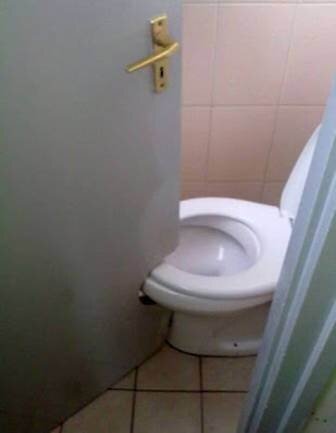 太小間的廁所（圖片來源Metro網站）