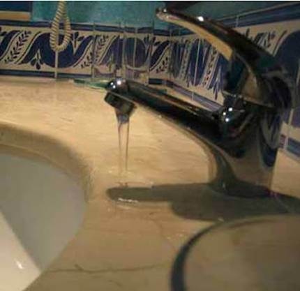 水無法流到洗手台的水龍頭（圖片來源Metro網站）
