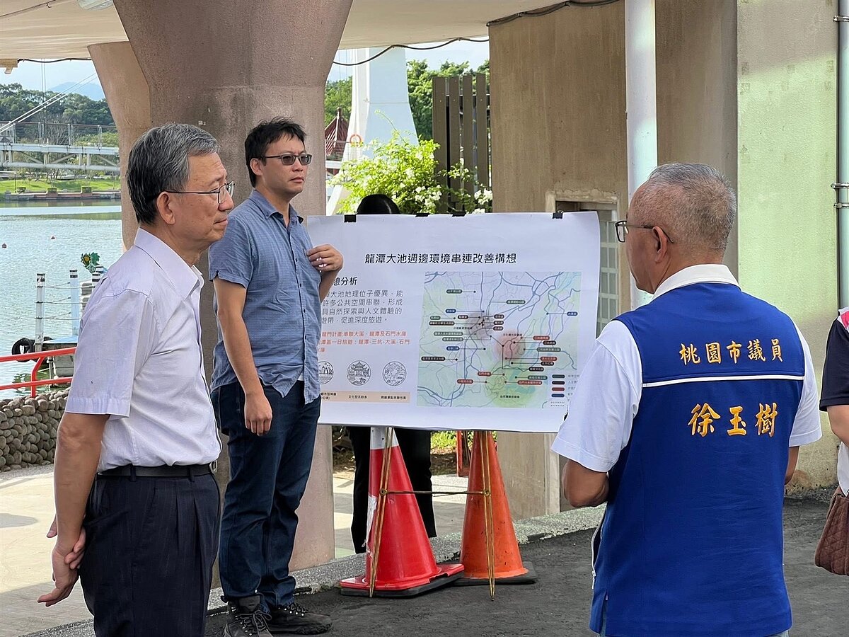 龍潭大池周邊富有豐富的景觀及文化底蘊，為提升龍潭大池觀光效能，地方爭取未來配合大龍門計畫，市府也規劃約5000萬元經費，預計將龍潭大池周邊整體重新規劃。圖／市議員徐玉樹提供