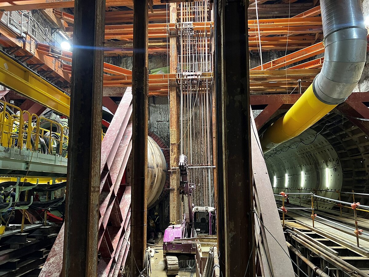 介壽路第5台潛盾機由東側上行線發進。圖/桃園市捷工局提供