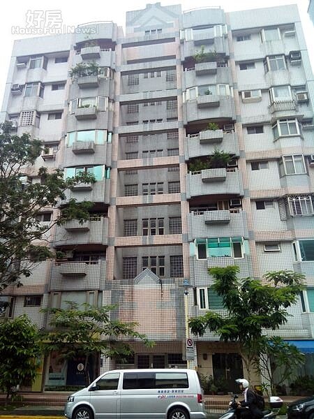 1「世貿新城」原為「四四南村」舊址,改建後房價水漲船高。