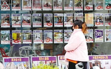 
中央銀行第七波信用管制滿一年，加風災干擾，9月各大房仲旗下門市交易量普遍延續低迷。圖∕本報資料照片
