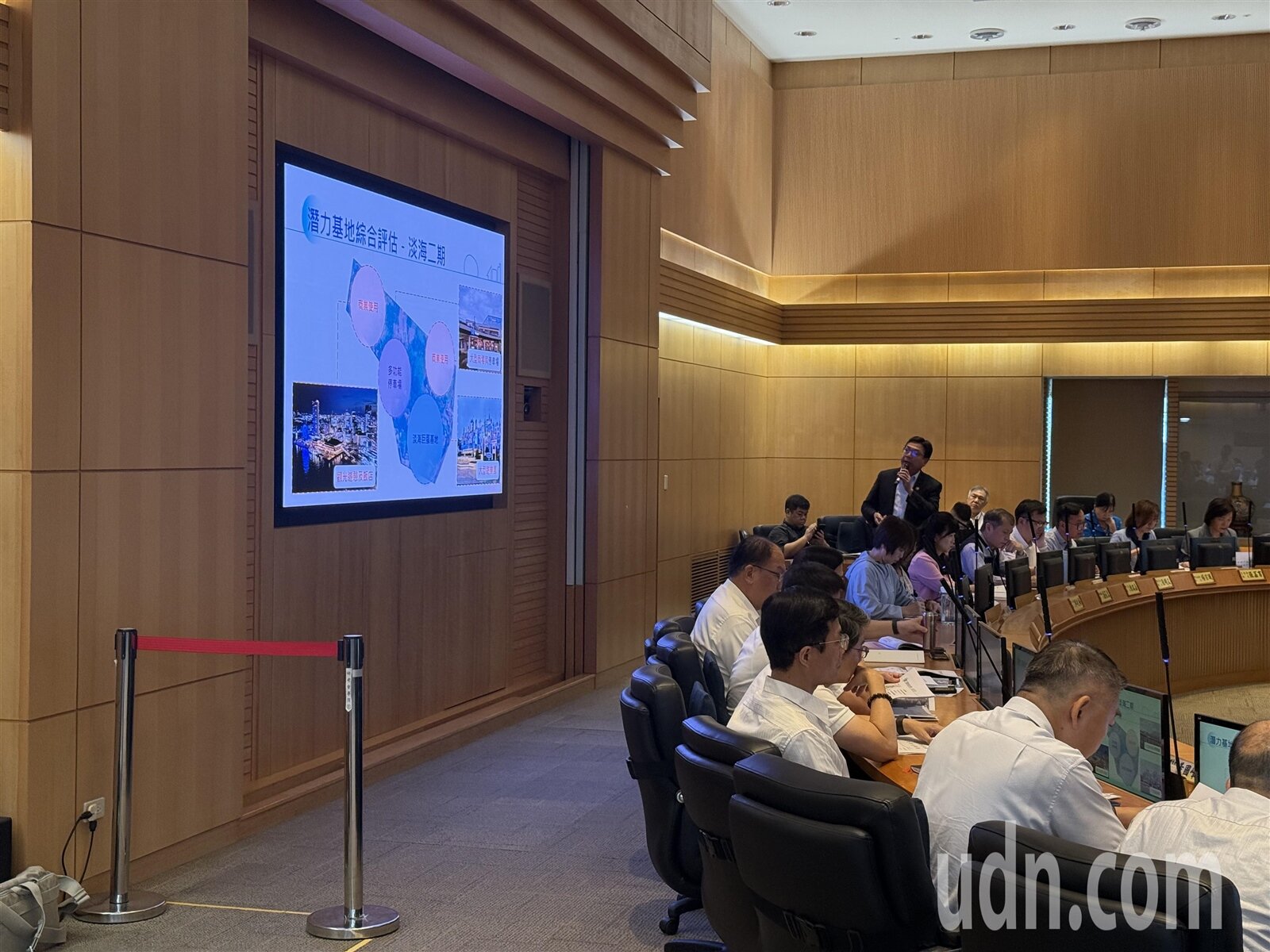 新北市府今於市政會議上宣布大巨蛋選址將從「淡海二期」及「樹林機五」中選定。記者張策/攝影