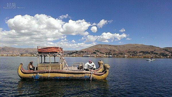 南美安地斯山脈的的喀喀湖的蘆葦島(網友Julianna提供)