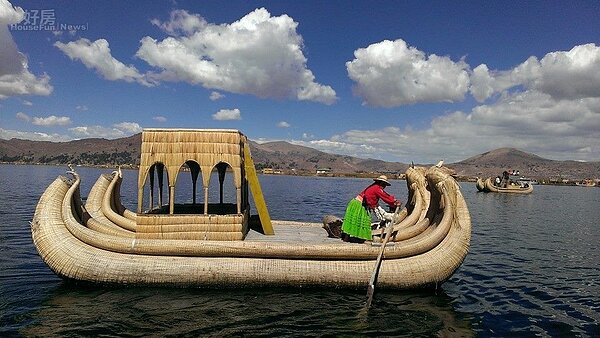 南美安地斯山脈的的喀喀湖的蘆葦島(網友Julianna提供)