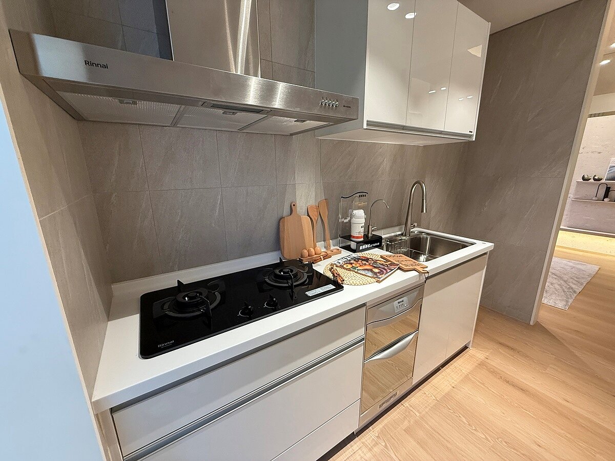 「松陽馥麗」廚具為林內（Riaani）三機，廚櫃為Panasonic。圖／松陽馥麗提供
