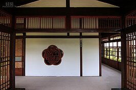 內部是不允許拍照，若要參觀則需脫鞋才能進入。