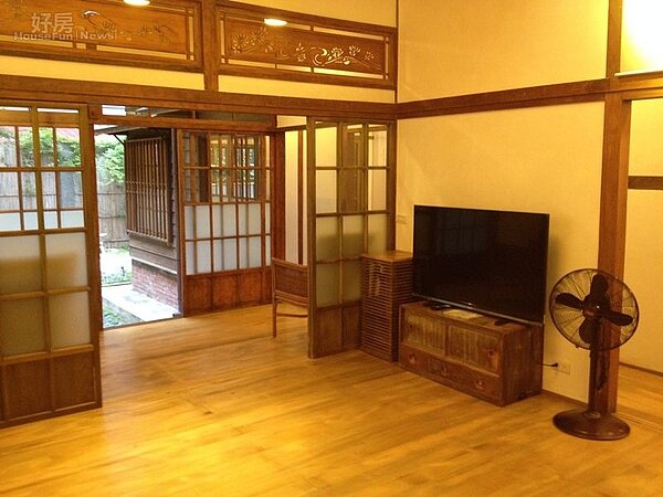 4.故居保留了當時洋折衷的建築,進門後的客廳相當寬敞。