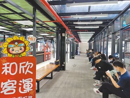 
因應國慶日連假，交通部公路局為鼓勵民眾搭乘公共運輸及紓解國道交通壅塞，自10月9日起至12日止辦理國道客運票價優惠及公共運輸轉乘優惠措施。圖∕林宜蓁
