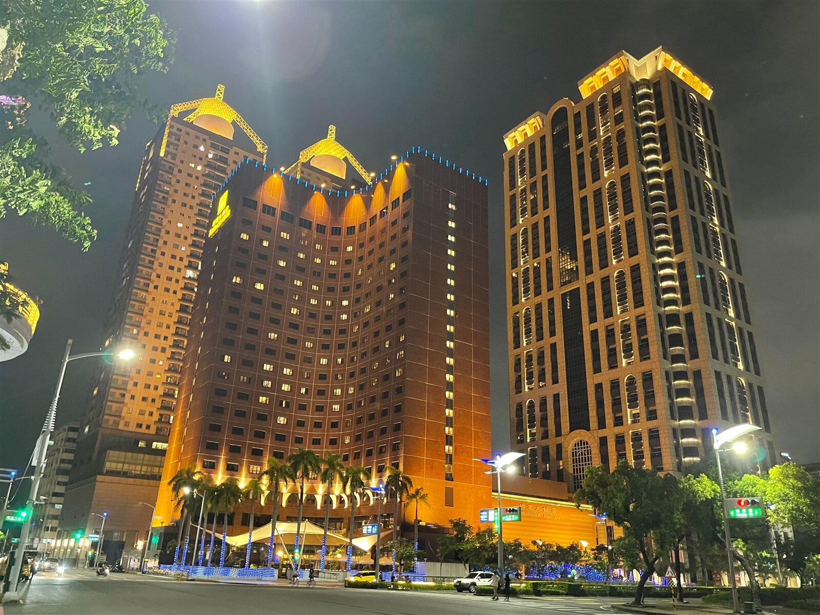 高雄國賓飯店熄燈將改建豪宅。記者林政鋒攝影