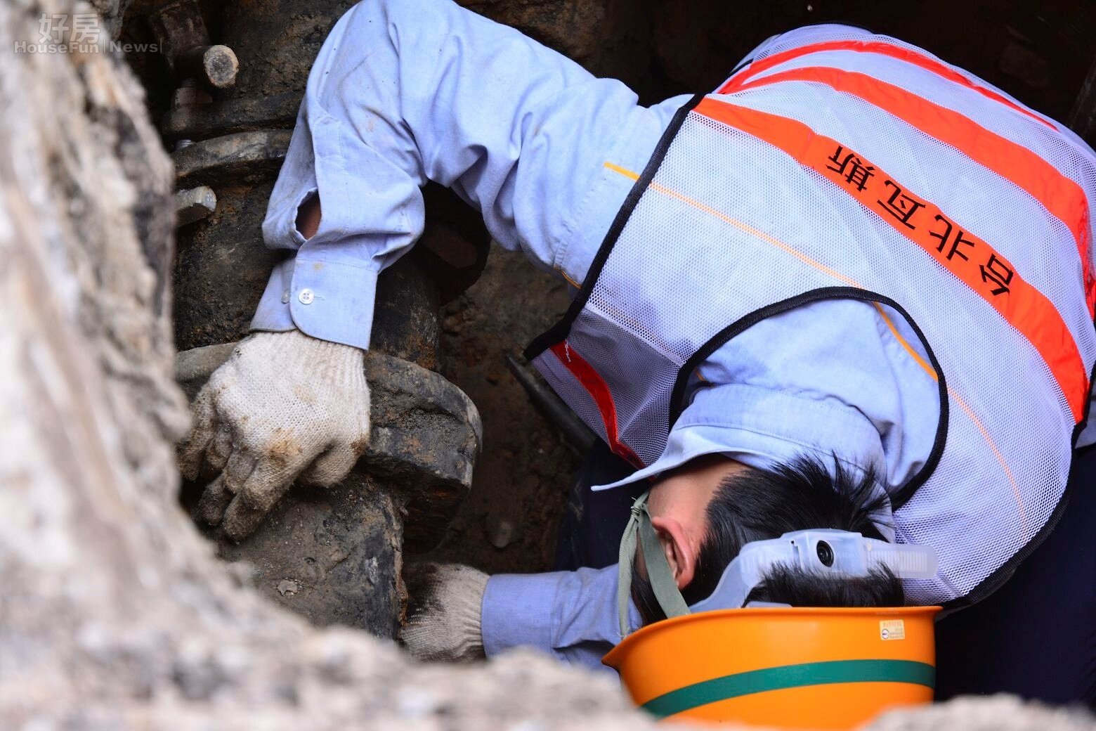 松江路瓦斯管線因螺絲生鏽造成瓦斯外洩。(好房News記者 陳韋帆/攝影)