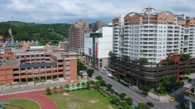 大有商圈素有桃園小天母之稱,以新光三越為核心,生活機能健全成熟。