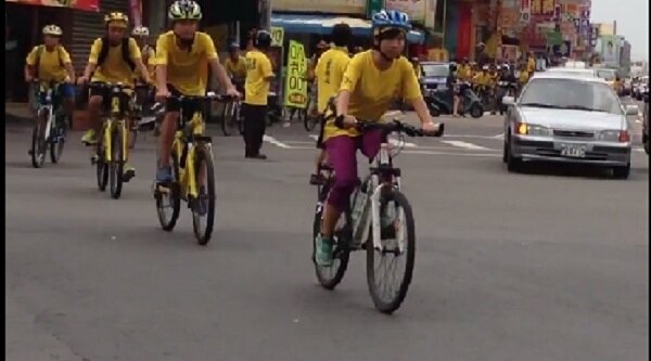 新竹市光武國中師生150人組成「法拉第車隊」，從7月25日起進行單車環島教學