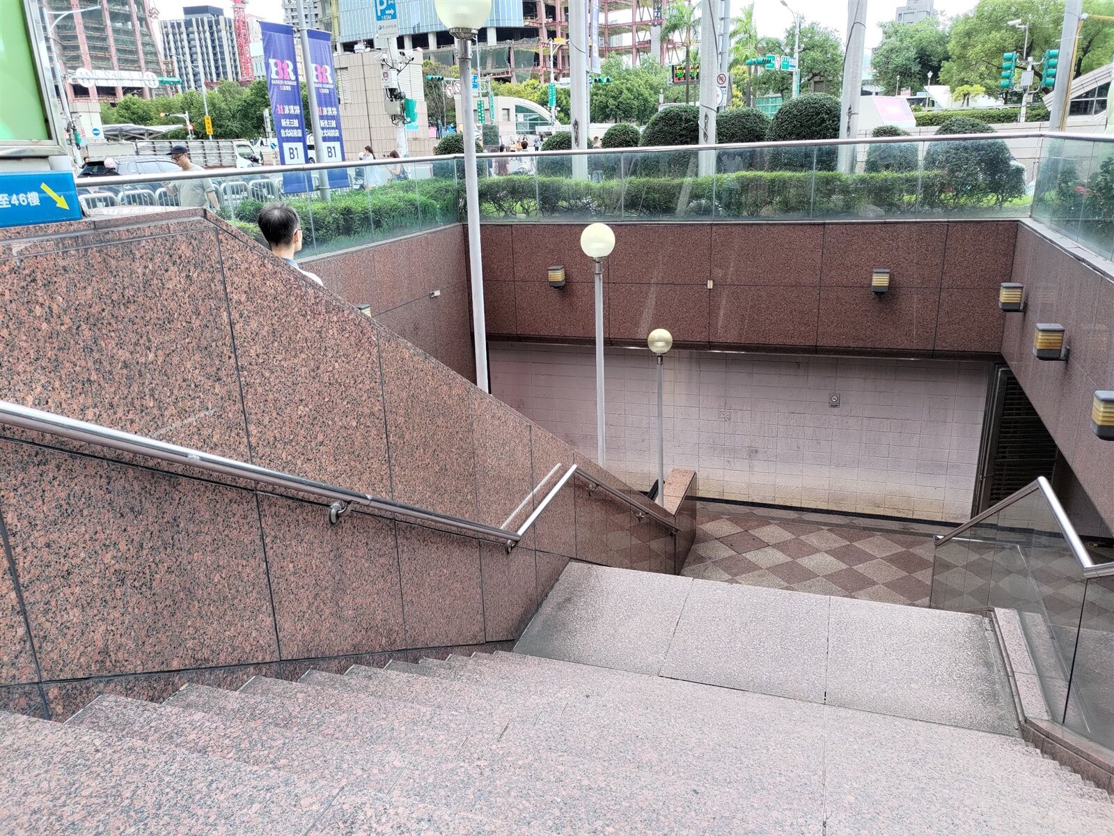 地方里長建議,應將城中商圈直通新光三越地下通道打通,不過地方提出意見後,到目前市府進度卻原地踏步。記者林麗玉/攝影