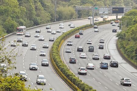
交通部高速公路局預估，收假日的北向車流將在下午2時後大量湧現，國道11處路段容易塞車。（本報資料照片）
