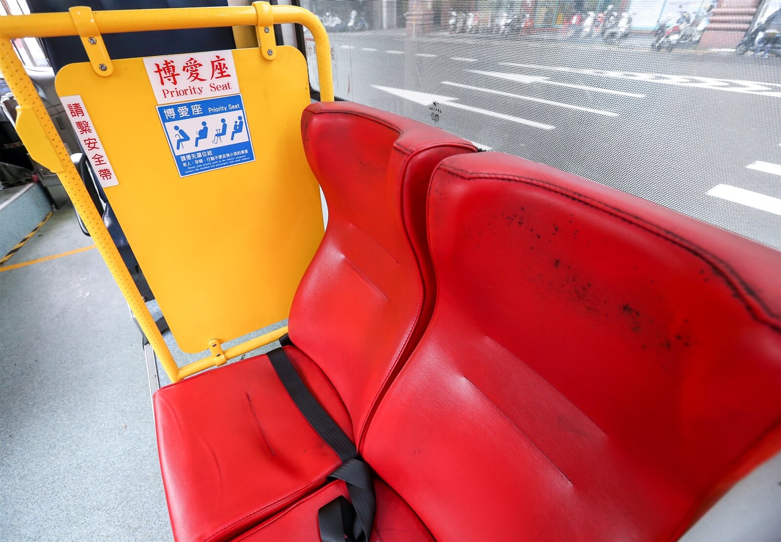 李姓婦人為搶博愛座將她人拉起,法官認為此舉已經觸犯強制罪。示意圖,與新聞無關。圖/聯合報系資料照片