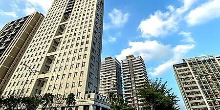 
在去年央行919信用管制後，三大科學園區周邊的中古屋、預售屋交易大幅量縮，房價相較高點更有7％~9％的修正，下修幅度更甚於整體市場。圖為新竹房市畫面。圖∕本報資料照片
