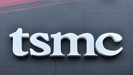 據統計,這波台積電股價創新高過程中,含積量占逾3成的新光臺灣半導體30(00904),公布最新10月預估配息金額0.65元,預估年化配息率12.7%,雙雙創掛牌以來最高,同時,00904本季爆冷門出現高配息表現,也是10月台股ETF除息秀中,預估年化配息率最高的黑馬ETF。圖∕本報資料照片