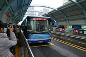 走高架、沒紅綠燈　兩岸BRT「差很大」